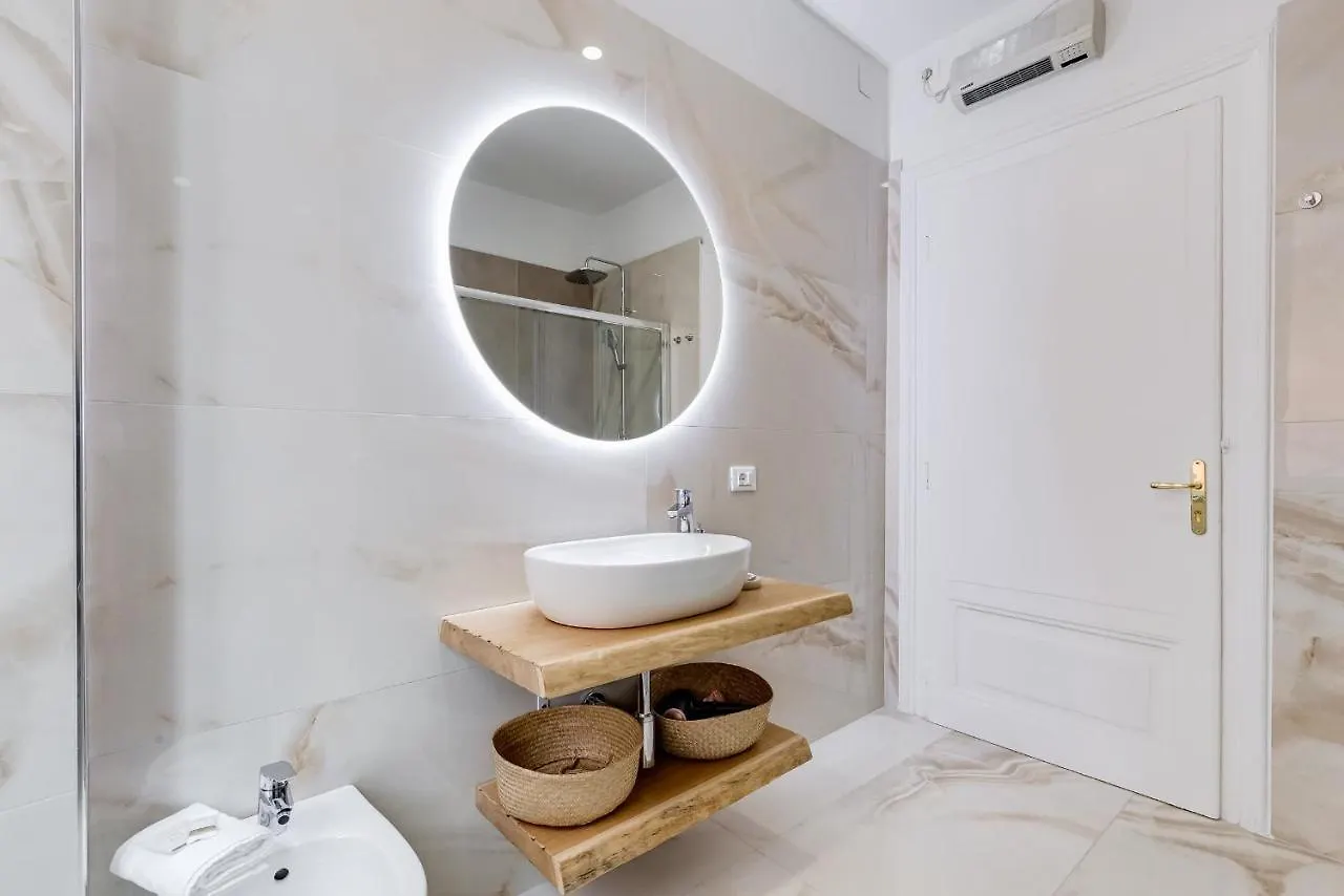 Konukevi Monti Suites Cavour Roma